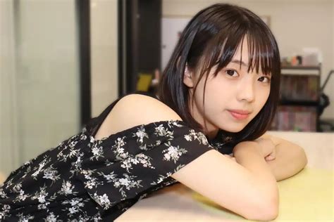 菊地姫奈 ポロリ|“令和の完売クイーン”菊地姫奈、最新グラビアはプライベート感。